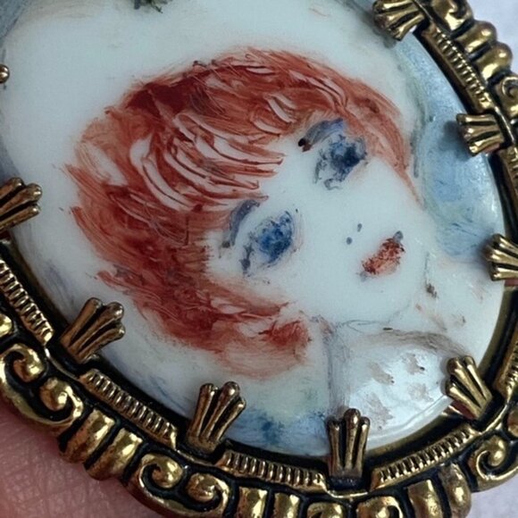 VTG 2" Oval Hand Painted Porcelain Woman Brass Brooch Signed Western Germany - Picture 5 of 12